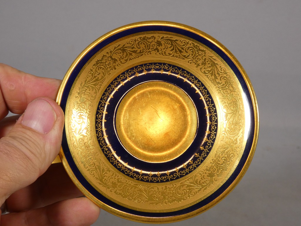 Incrustation d'or, tasse de collection en porcelaine de Limoges – Image 7
