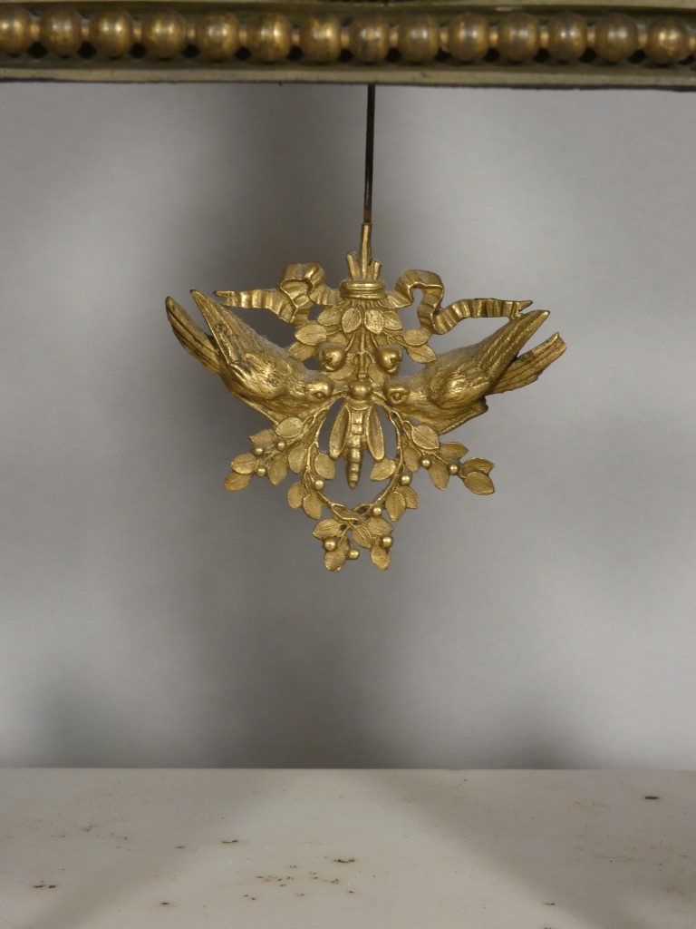 Rare pendule squelette au soleil en bronze doré, signée Deverberie à Paris – Époque Consulat – Image 7