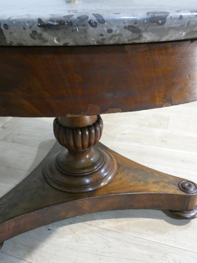Guéridon d'époque Restauration en noyer et placage de noyer, marbre gris fossilifère – XIXe – Image 13