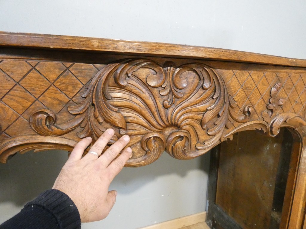 Important manteau de cheminée en chêne sculpté, de style Régence – XIXe siècle – Image 2