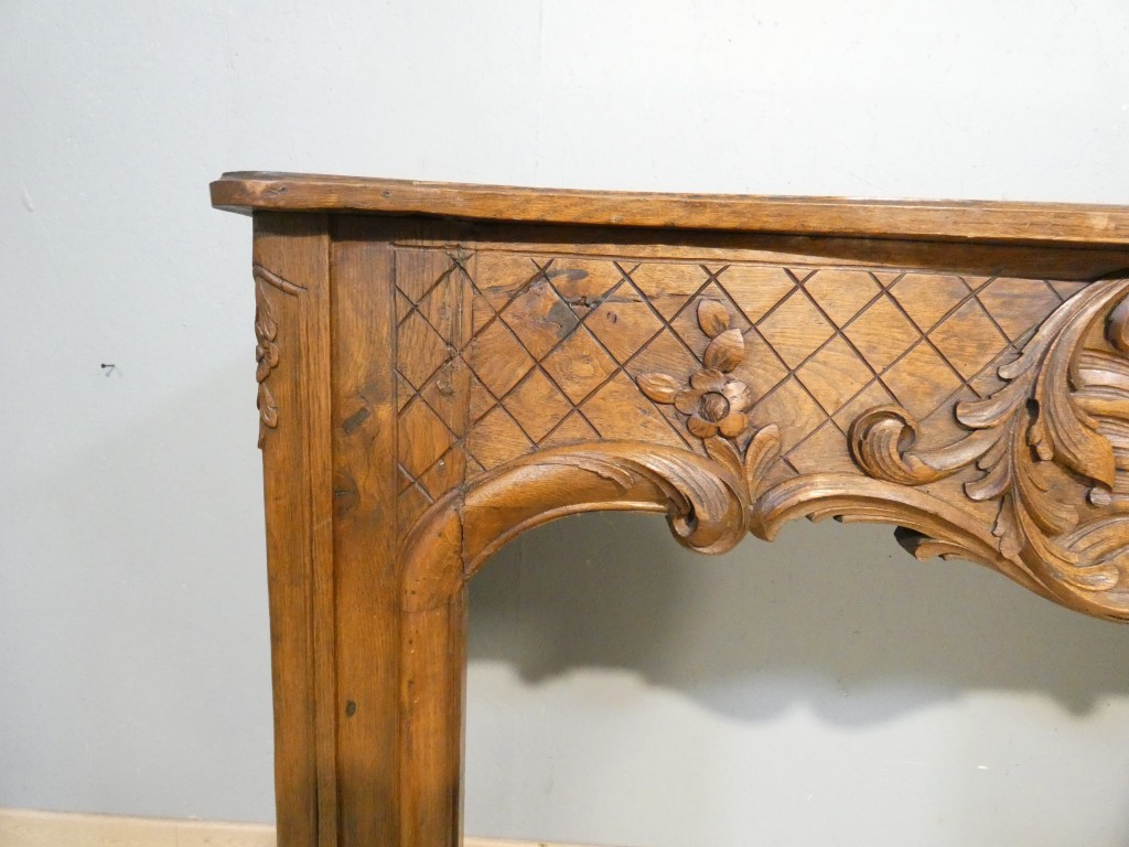 Important manteau de cheminée en chêne sculpté, de style Régence – XIXe siècle – Image 3