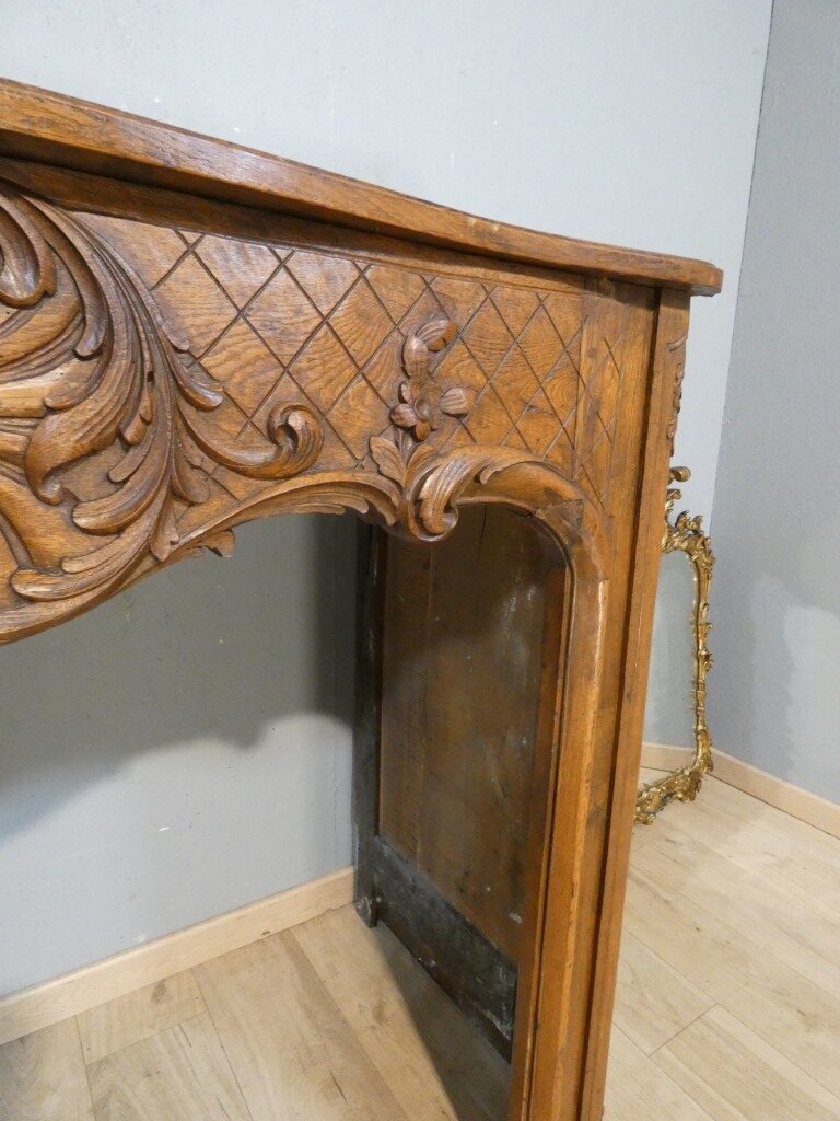 Important manteau de cheminée en chêne sculpté, de style Régence – XIXe siècle – Image 4