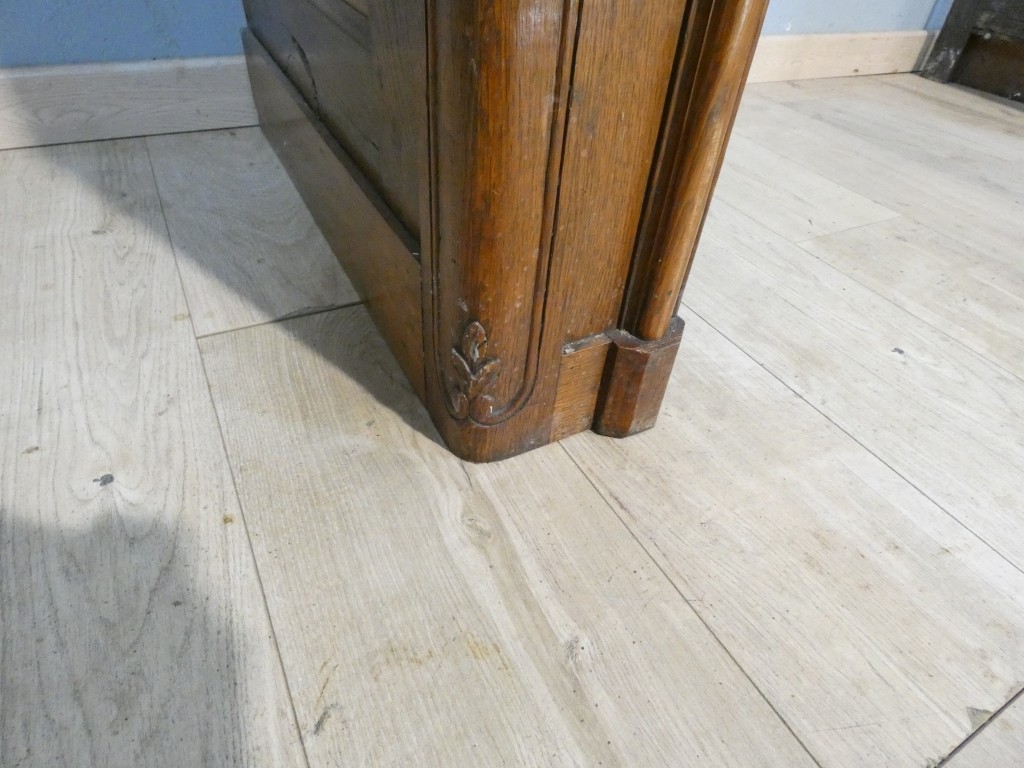 Important manteau de cheminée en chêne sculpté, de style Régence – XIXe siècle – Image 7