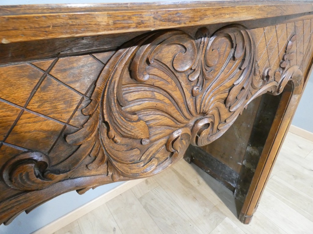 Important manteau de cheminée en chêne sculpté, de style Régence – XIXe siècle – Image 11